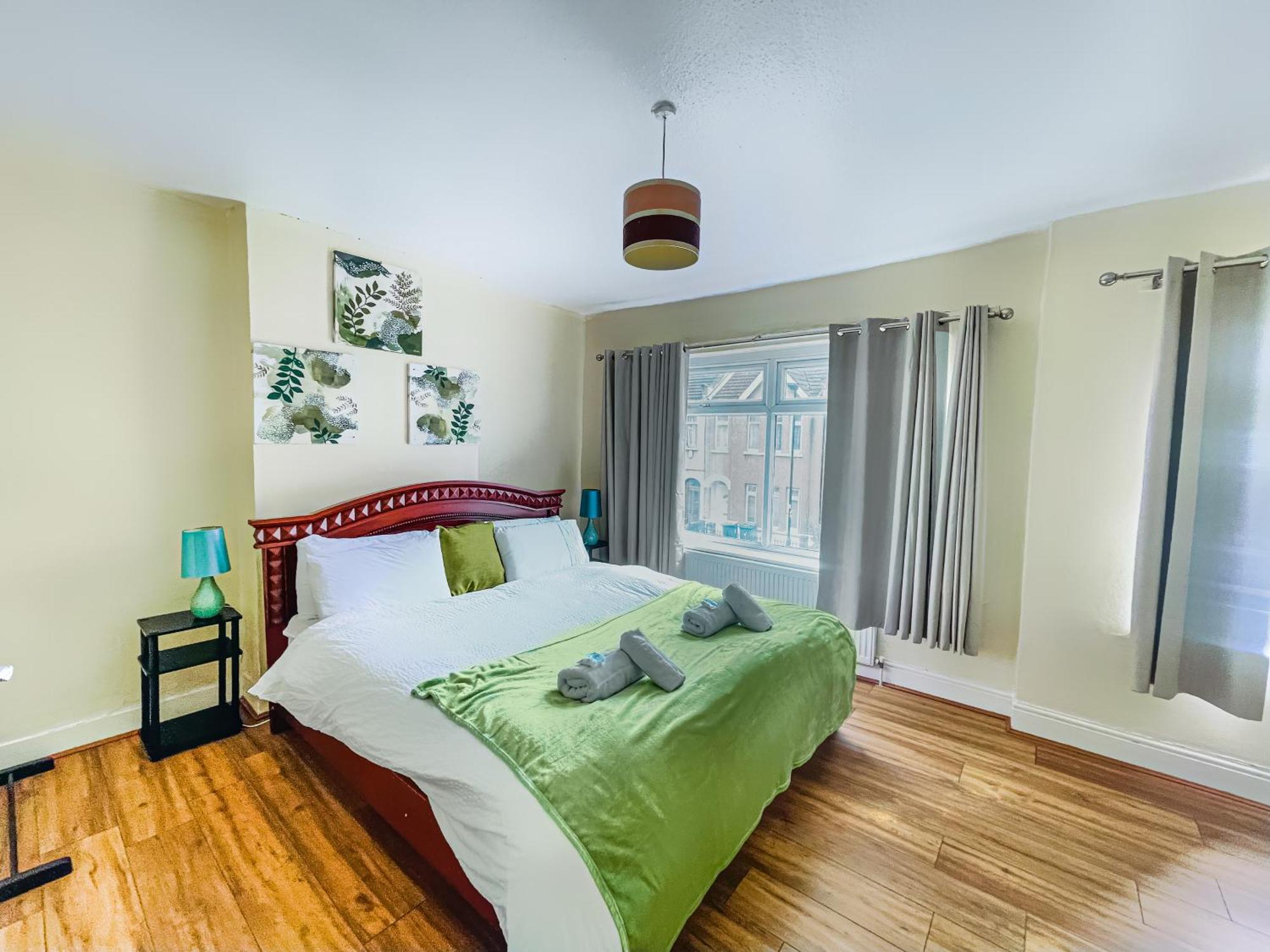In Plaistow & Free Parking Apartment